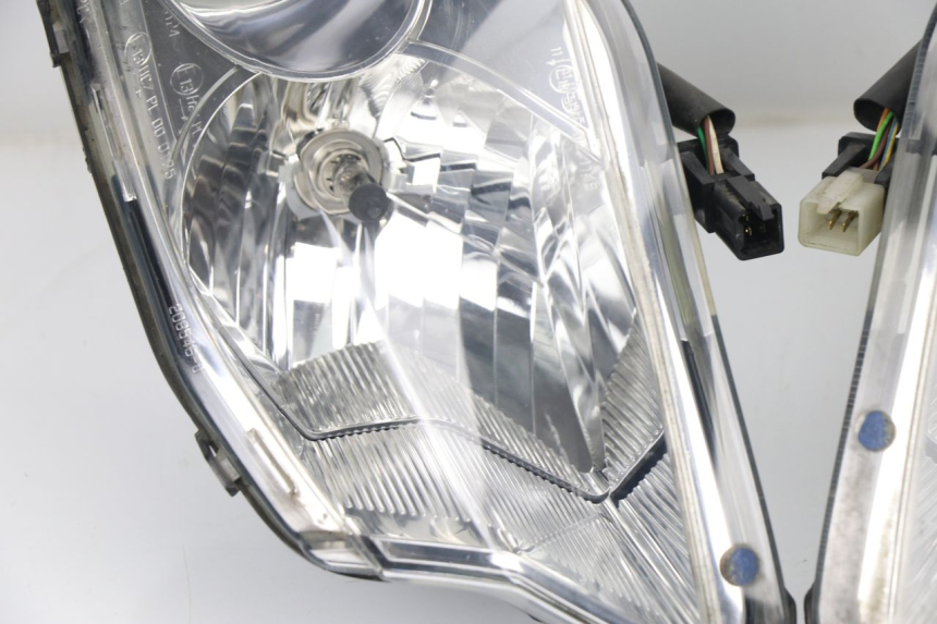 photo de FANALE ANTERIORE PEUGEOT SATELIS COMPRESSOR K15 125 (2006 - 2009) - Zoom qualità usato