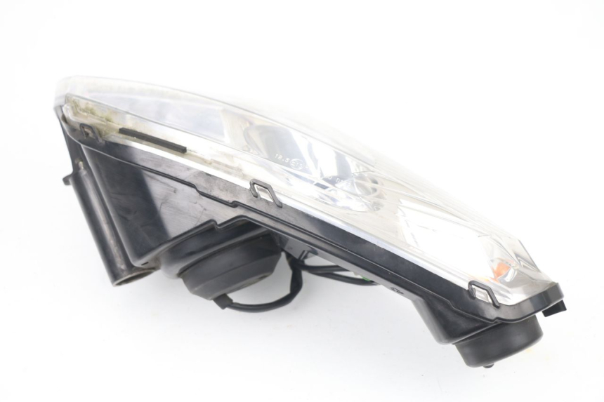 photo de FANALE ANTERIORE PEUGEOT SATELIS 125 (2010 - 2012) - Primo piano tecnico