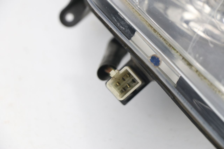 photo de FANALE ANTERIORE PEUGEOT SATELIS 125 (2010 - 2012) - Stato della superficie e materiale