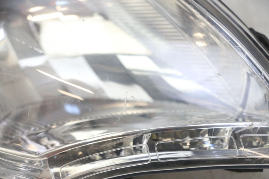 photo de FARO ANTERIORE PEUGEOT SATELIS 125 (2013 - 2018) - Altra vista dell'articolo