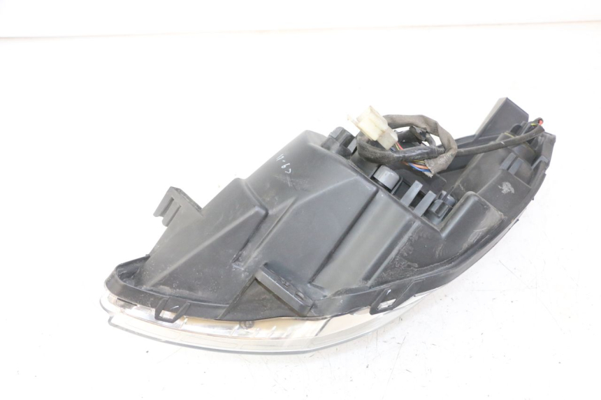 photo de FARO ANTERIORE PEUGEOT SATELIS 125 (2013 - 2018) - Zoom sullo stato d'uso