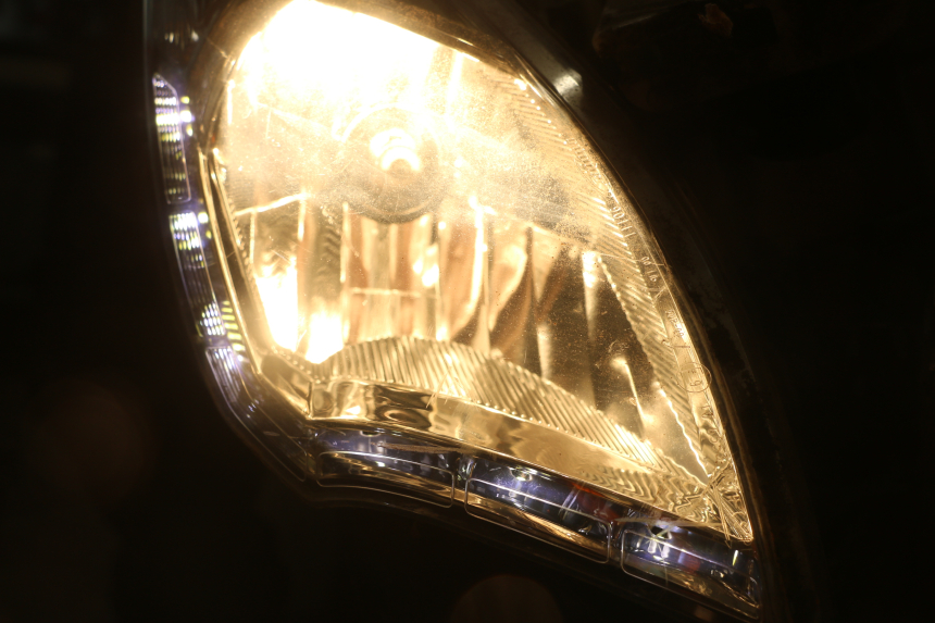 photo de FARO ANTERIORE PEUGEOT SATELIS 125 (2013 - 2018) - Zoom sui componenti