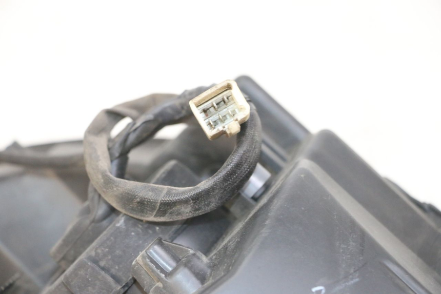 photo de FARO ANTERIORE PEUGEOT SATELIS 125 (2013 - 2018) - Primo piano tecnico