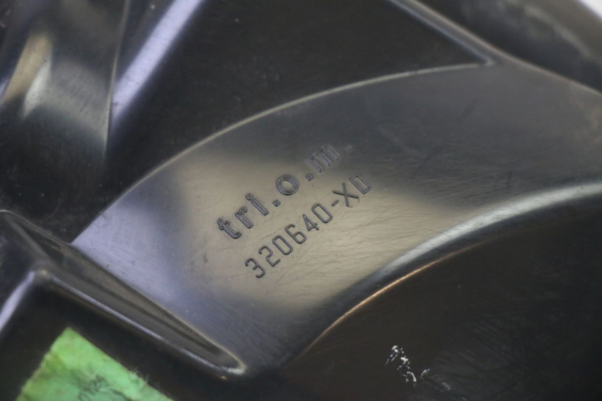 photo de FANALE ANTERIORE PEUGEOT SATELIS 125 (2006 - 2009) - Caratteristiche distintive