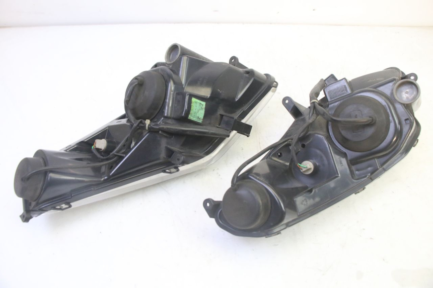 photo de FANALE ANTERIORE PEUGEOT SATELIS 125 (2006 - 2009) - Stato della superficie e materiale