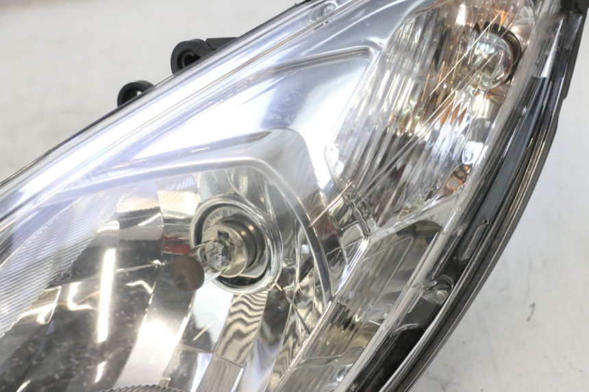 photo de FARO ANTERIORE PEUGEOT SATELIS 125 (2013 - 2018) - Altra vista dell'articolo