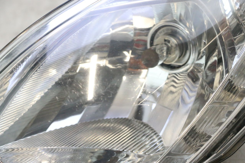 photo de FARO ANTERIORE PEUGEOT SATELIS 125 (2013 - 2018) - Caratteristiche distintive