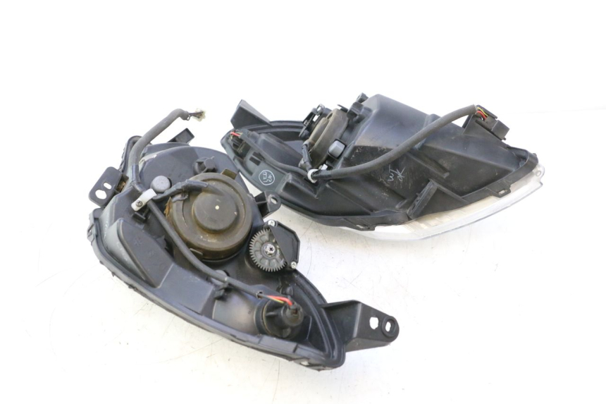 photo de FARO ANTERIORE PEUGEOT SATELIS 125 (2013 - 2018) - Altra angolazione