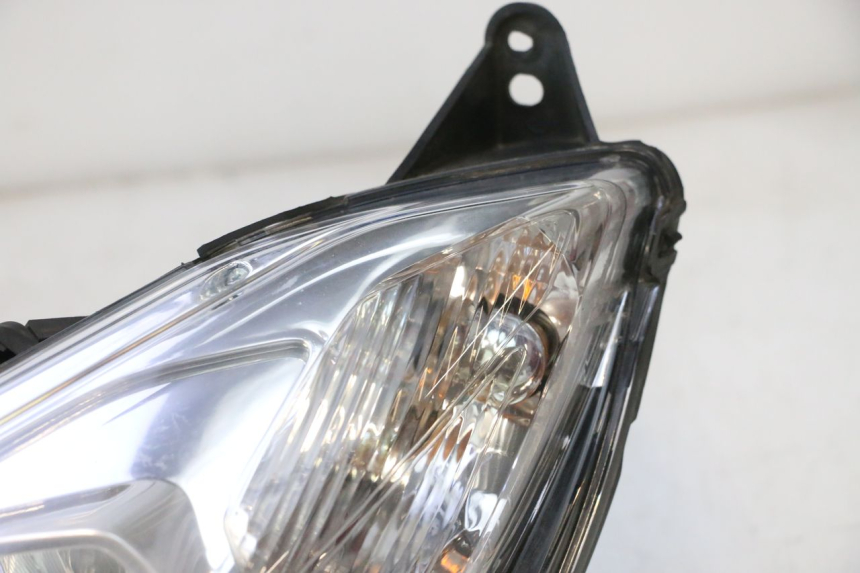 photo de FARO ANTERIORE PEUGEOT SATELIS 125 (2013 - 2018) - Marcature e riferimenti originali