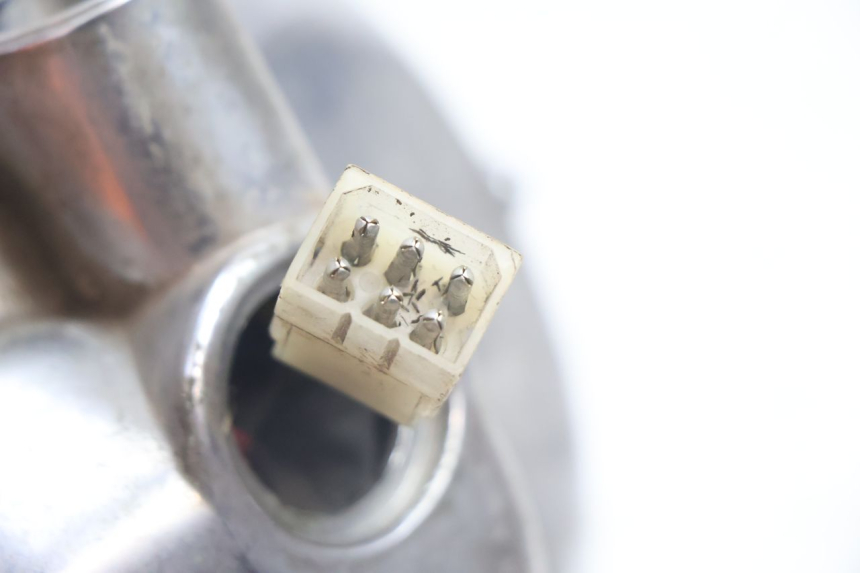 photo de FARO ANTERIORE APRILIA SCARABEO GT 125 (1999 - 2007) - Stato della superficie e materiale