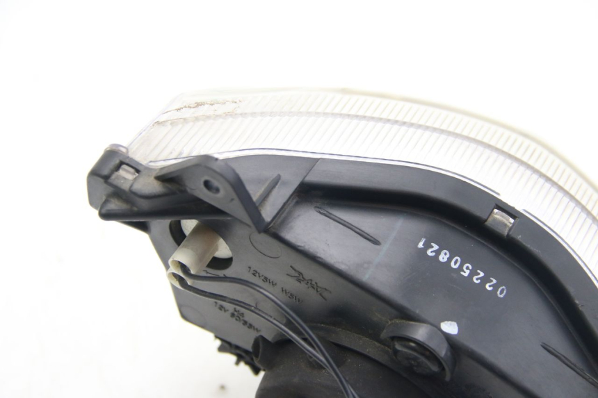 photo de FANALE ANTERIORE SUZUKI SIXTEEN 125 (2008 - 2010) - Altra vista dell'articolo