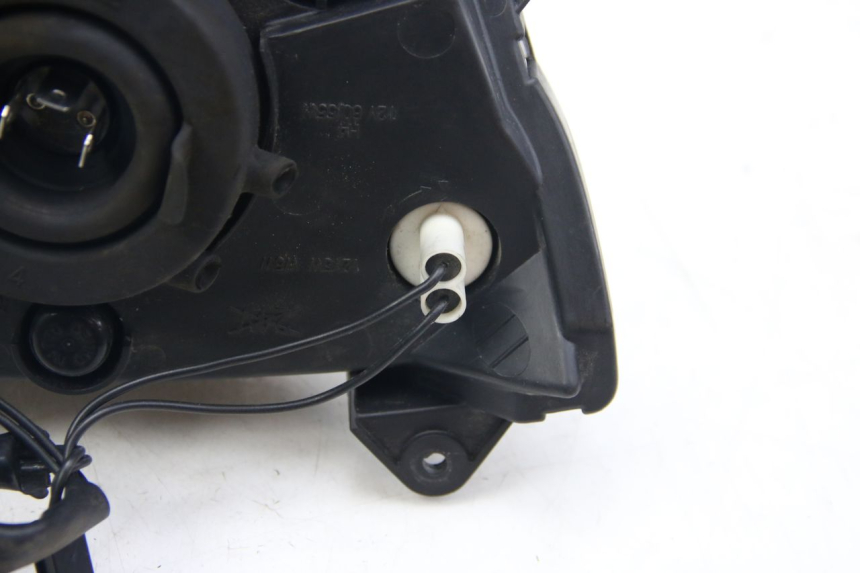 photo de FANALE ANTERIORE SUZUKI SIXTEEN 125 (2008 - 2010) - Primo piano ad alta risoluzione