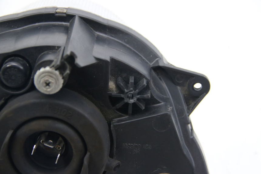 photo de FANALE ANTERIORE SUZUKI SIXTEEN 125 (2008 - 2010) - Foto prodotto supplementare