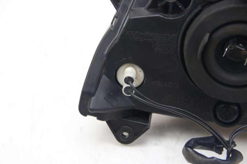 photo de FANALE ANTERIORE SUZUKI SIXTEEN 125 (2008 - 2010) - Focus sulla struttura