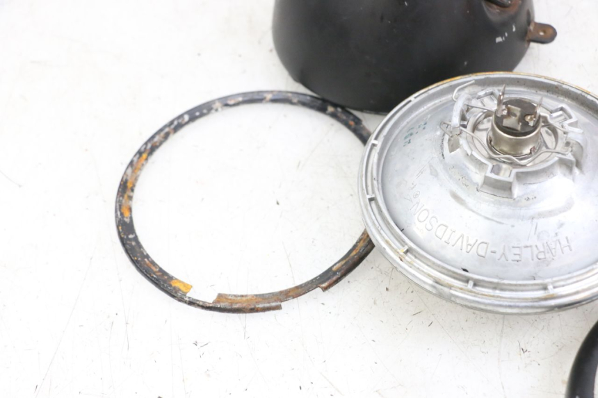 photo de FANALE ANTERIORE HARLEY DAVIDSON SPORTSTER XL CUSTOM 1200 (2003 - 2004) - Dettagli dei punti di fissaggio