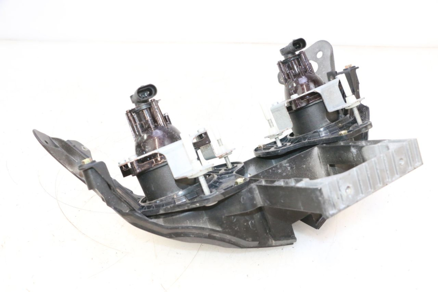 photo de FARO ANTERIORE CAN-AM SPYDER RS 1000 (2008 - 2012) - Dettagli dei punti di fissaggio