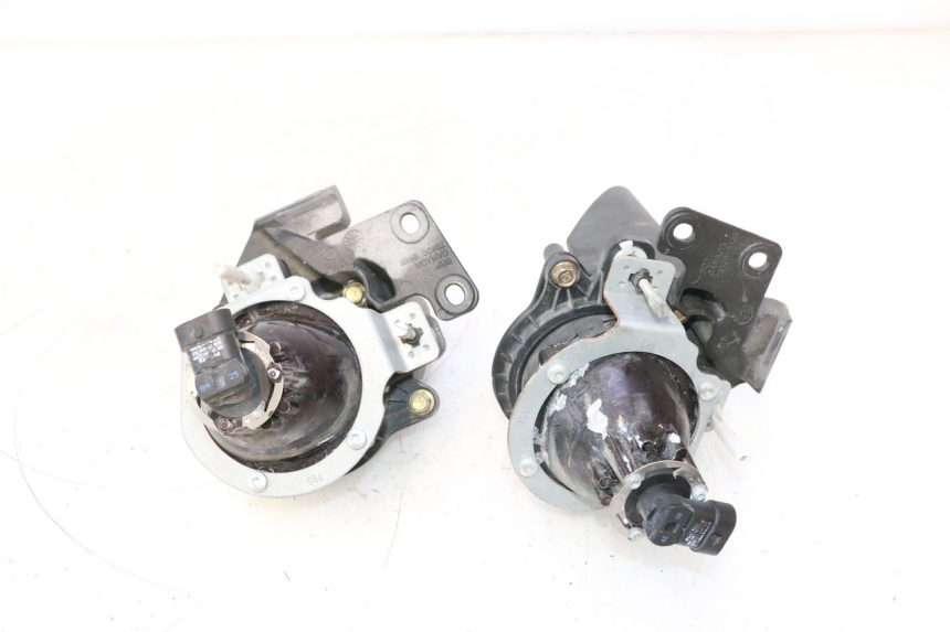 photo de FARO ANTERIORE CAN-AM SPYDER RS 1000 (2008 - 2012) - Marcature e riferimenti originali