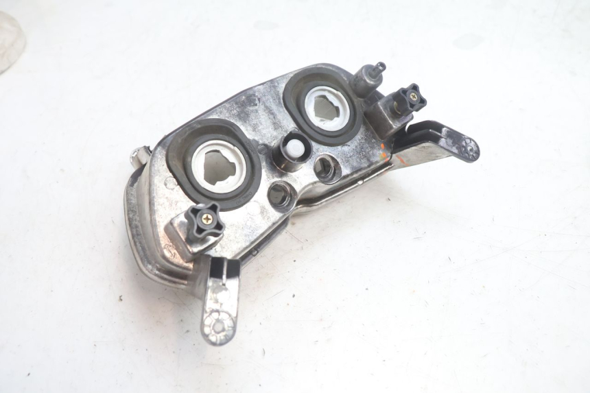 photo de FANALE ANTERIORE APRILIA SR 2T 50 (2012 - 2017) - Stato della superficie e materiale