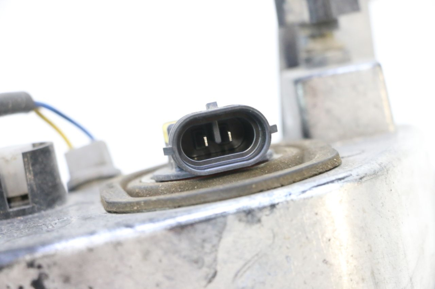 photo de FARO ANTERIORE APRILIA SR MOTARD 50 (2012 - 2018) - Dettagli dei punti di fissaggio
