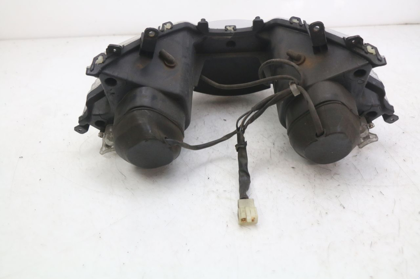 photo de FANALE ANTERIORE RAZZO STEED 125 (2012 - 2018) - Dettagli dei punti di fissaggio