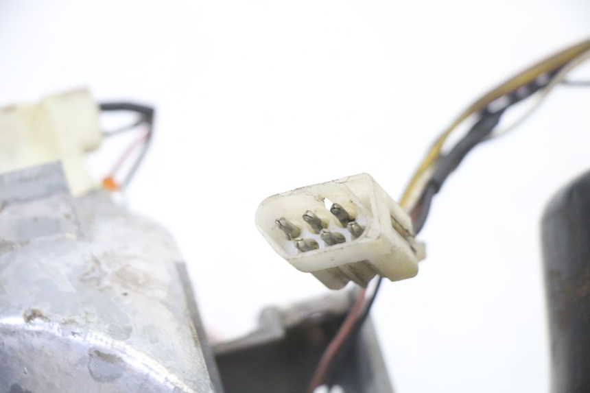 photo de FARO ANTERIORE PIAGGIO SUPER LX 125 (2000 - 2003) - Stato della superficie e materiale