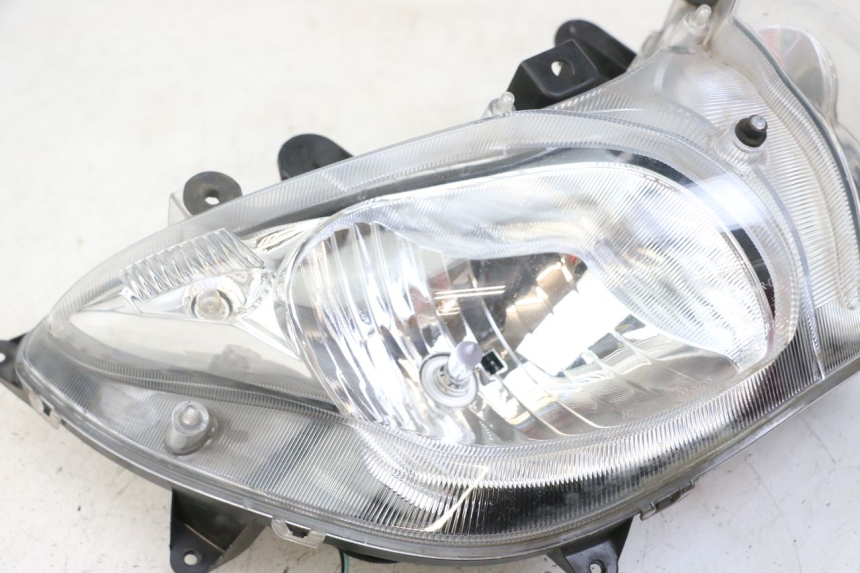 photo de FARO ANTERIORE SUZUKI BURGMAN 125 (2018 - 2021) - Dettaglio del componente