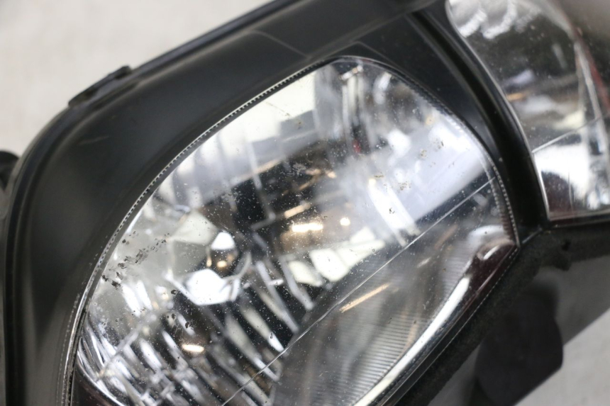 photo de FANALE ANTERIORE YAMAHA TDM ABS 900 (2002 - 2014) - Primo piano tecnico