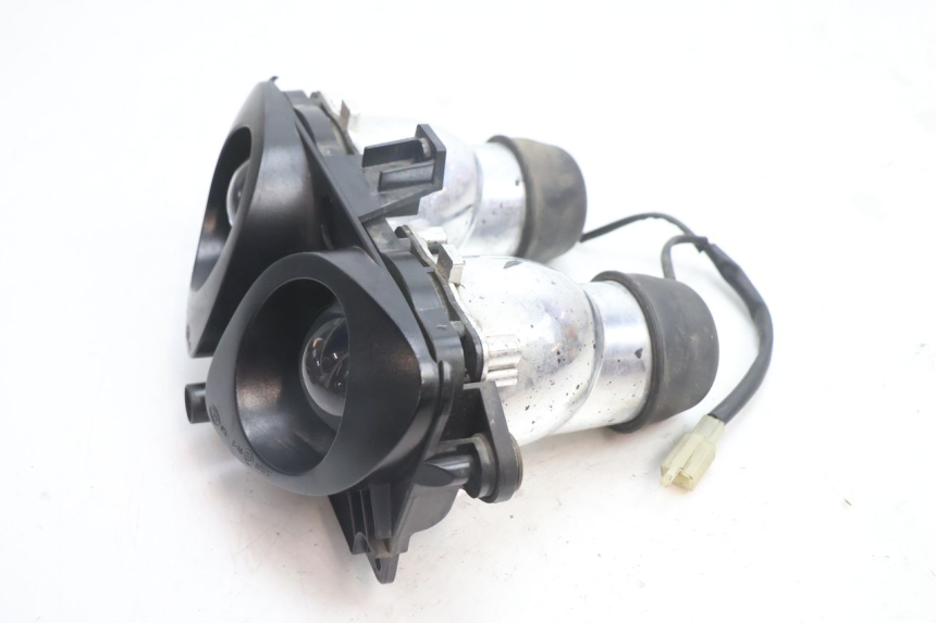 photo de FARO ANTERIORE PEUGEOT TKR TREKKER FURIOUS 50 (2005 - 2014) - Zoom sullo stato d'uso