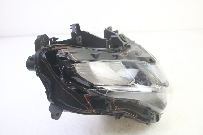photo de FARO ANTERIORE YAMAHA TRICITY 300 (2020 - 2024) - Zoom sullo stato d'uso