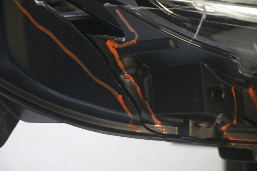 photo de FARO ANTERIORE YAMAHA TRICITY 300 (2020 - 2024) - Dettagli dei punti di fissaggio