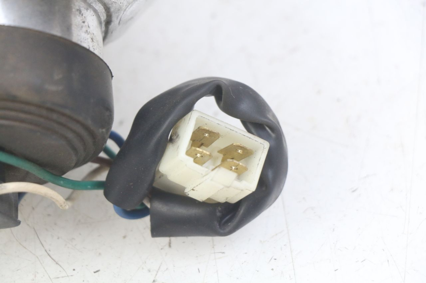 photo de FANALE ANTERIORE PEUGEOT TWEET 4T 50 (2010 - 2014) - Stato della superficie e materiale