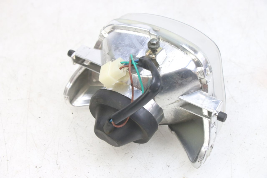 photo de FANALE ANTERIORE PEUGEOT TWEET 4T 50 (2014 - 2019) - Dettagli dei punti di fissaggio