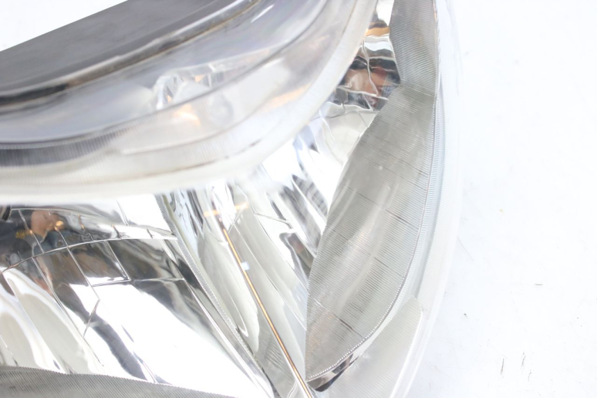 photo de FANALE ANTERIORE SUZUKI UH BURGMAN 125 (2002 - 2006) - Dettagli dei punti di fissaggio