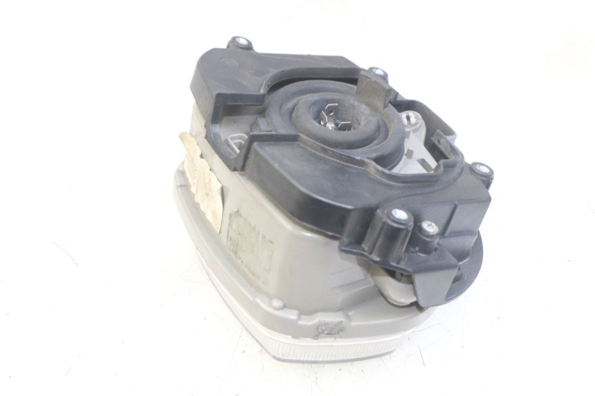 photo de FANALE ANTERIORE PIAGGIO VESPA SPRINT 2T 50 (2014 - 2018) - Altra angolazione