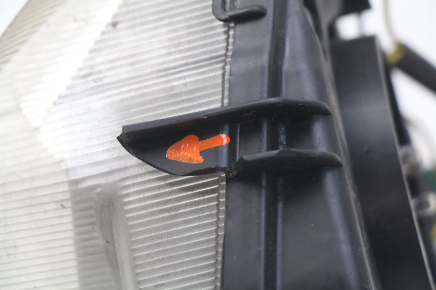 photo de FANALE ANTERIORE PEUGEOT VIVACITY 125 (2010 - 2017) - Stato della superficie e materiale