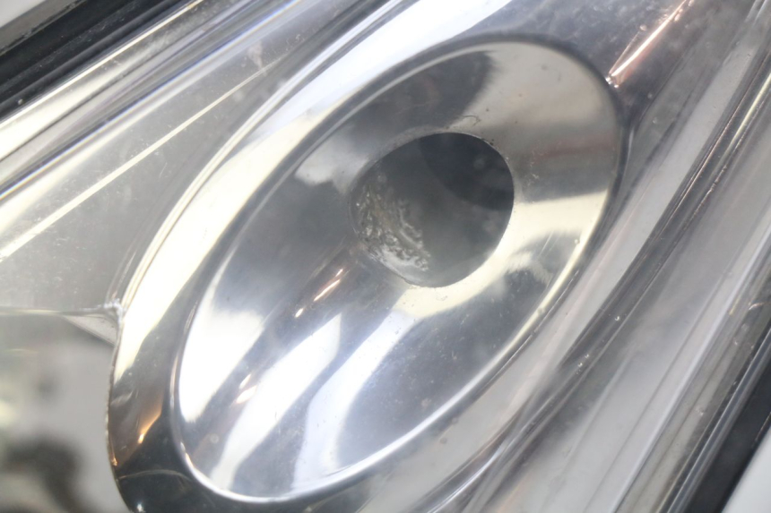 photo de FANALE ANTERIORE YAMAHA XMAX X-MAX 125 (2006 - 2009) - Dettagli dei punti di fissaggio