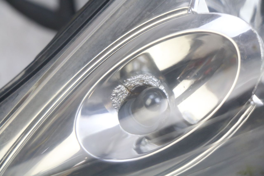 photo de FANALE ANTERIORE YAMAHA XMAX X-MAX 125 (2006 - 2009) - Zoom sui componenti