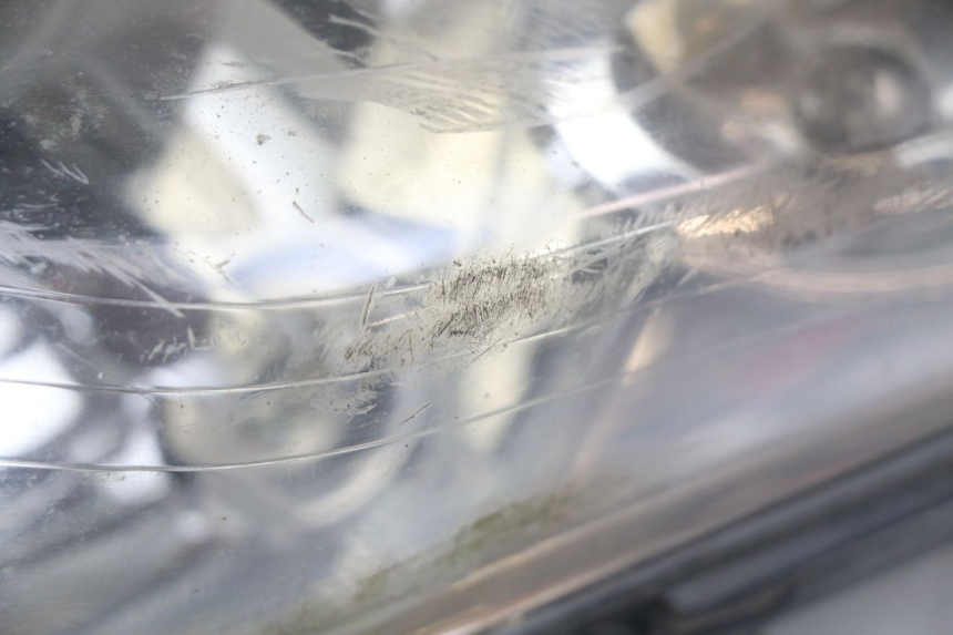 photo de FANALE ANTERIORE YAMAHA XMAX X-MAX 125 (2006 - 2009) - Focus sulla struttura