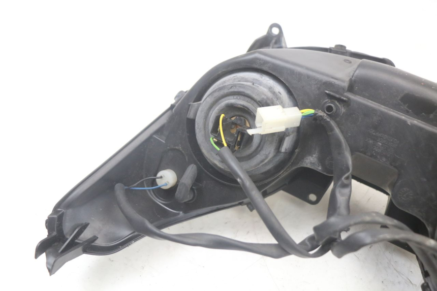 photo de FANALE ANTERIORE YAMAHA XMAX X-MAX 125 (2006 - 2009) - Caratteristiche distintive