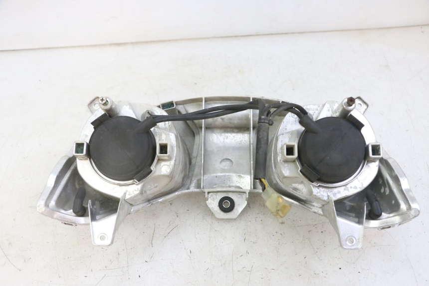 photo de FANALE ANTERIORE YAMAHA X-MAX XMAX 125 (2010 - 2013) - Primo piano tecnico