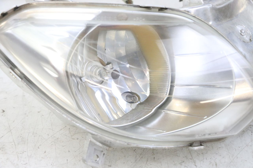 photo de FANALE ANTERIORE YAMAHA X-MAX XMAX 125 (2010 - 2013) - Stato della superficie e materiale