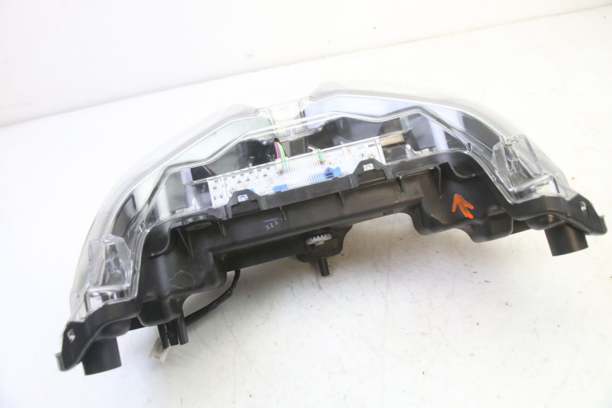 photo de FARO ANTERIORE YAMAHA XMAX X-MAX 125 (2021 - 2025) - Altra angolazione