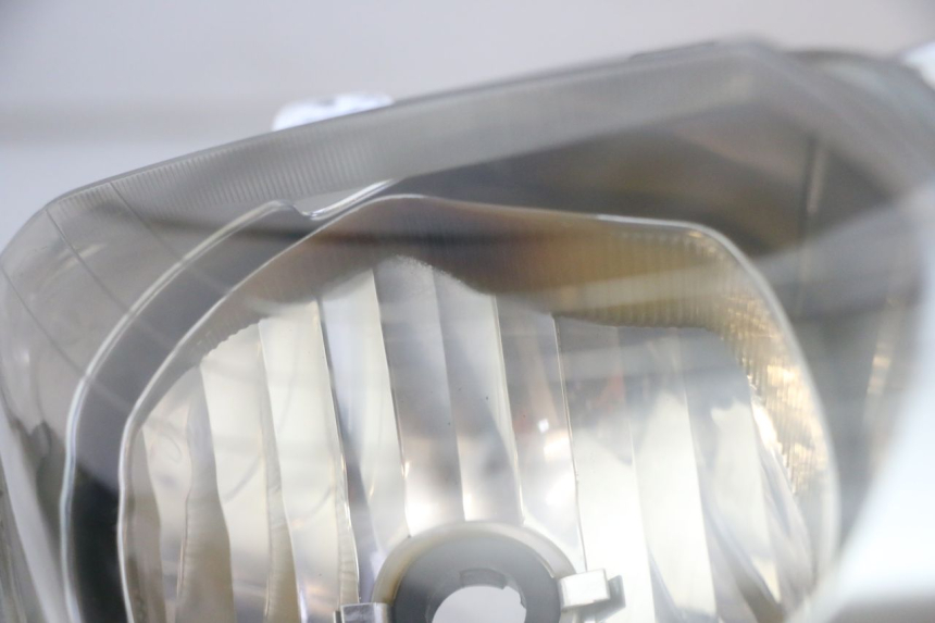 photo de FANALE ANTERIORE YAMAHA X-MAX XMAX 125 (2010 - 2013) - Zoom sullo stato d'uso