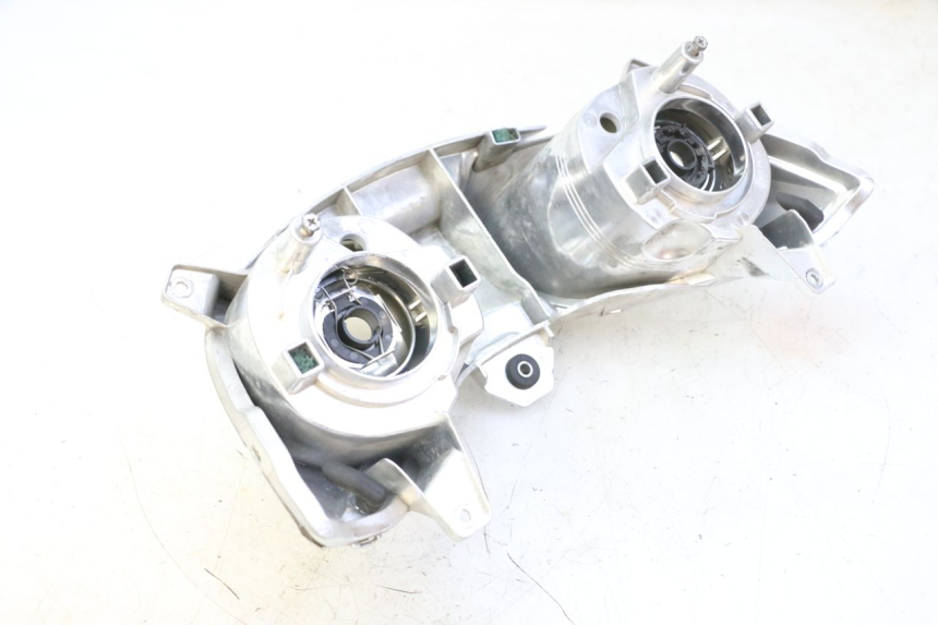 photo de FANALE ANTERIORE YAMAHA X-MAX XMAX 125 (2010 - 2013) - Stato della superficie e materiale