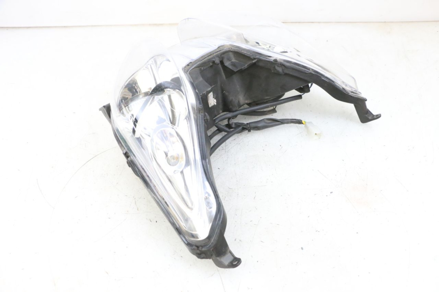 photo de FANALE ANTERIORE YAMAHA XMAX X-MAX 125 (2006 - 2009) - Stato della superficie e materiale