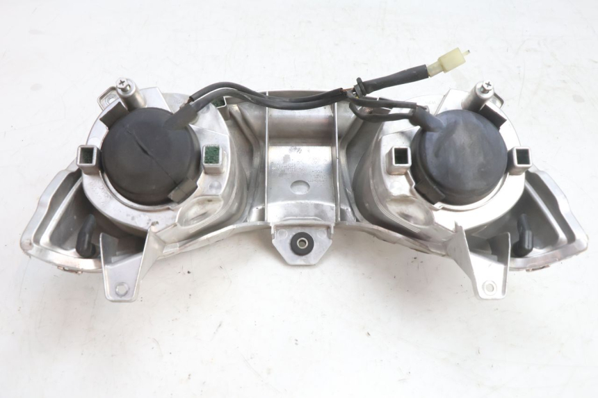 photo de FANALE ANTERIORE YAMAHA X-MAX XMAX 125 (2010 - 2013) - Stato della superficie e materiale