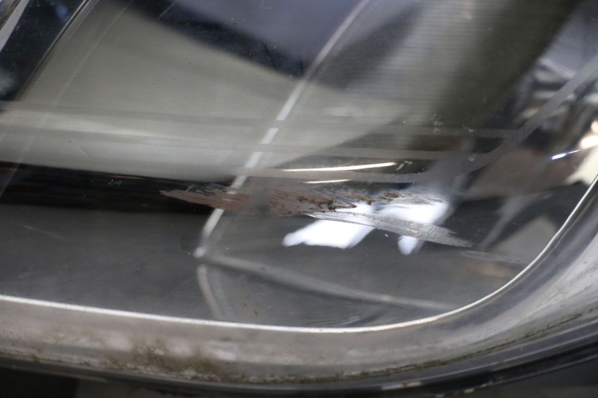 photo de FANALE ANTERIORE PIAGGIO X10 125 (2012 - 2017) - Stato della superficie e materiale