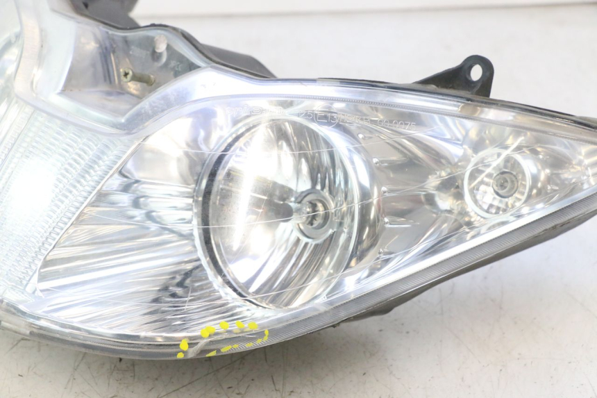 photo de FARO ANTERIORE PIAGGIO X8 STREET 125 (2006 - 2007) - Zoom sullo stato d'uso