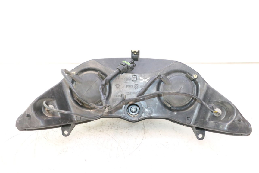photo de FARO ANTERIORE PIAGGIO X8 STREET 125 (2006 - 2007) - Stato della superficie e materiale