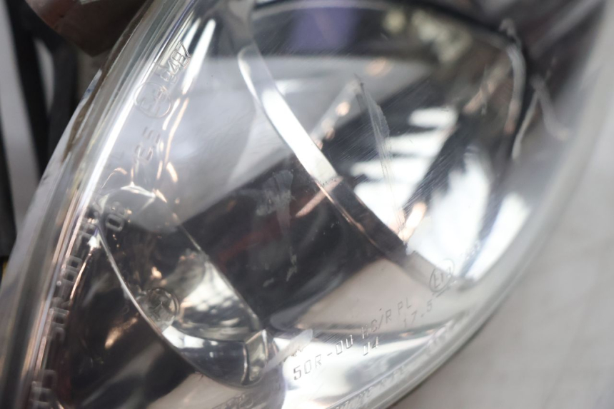 photo de FANALE ANTERIORE PIAGGIO X9 EVOLUTION 125 (2003 - 2007) - Zoom sullo stato d'uso